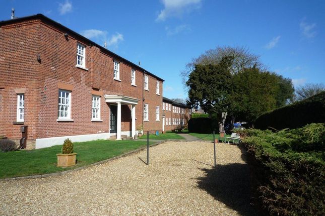 2 bed flat to rent in High Street, Broom, Biggleswade