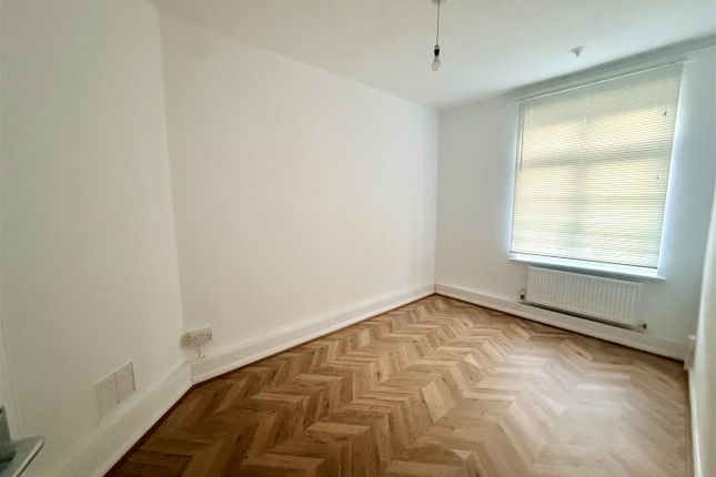 Ballamore Road, Bromley photo 4