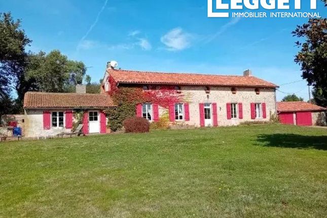 Villa for sale in Mauléon, Deux-Sèvres, Nouvelle-Aquitaine