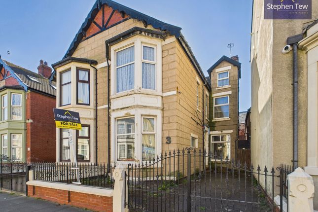 7-bed house on 3, Moore Street, Blackpool, £65,000
