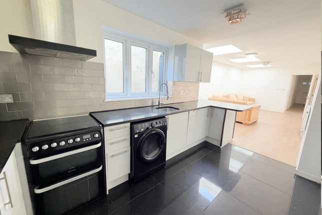 46a, Station Lane, HORNCHURCH photo 3