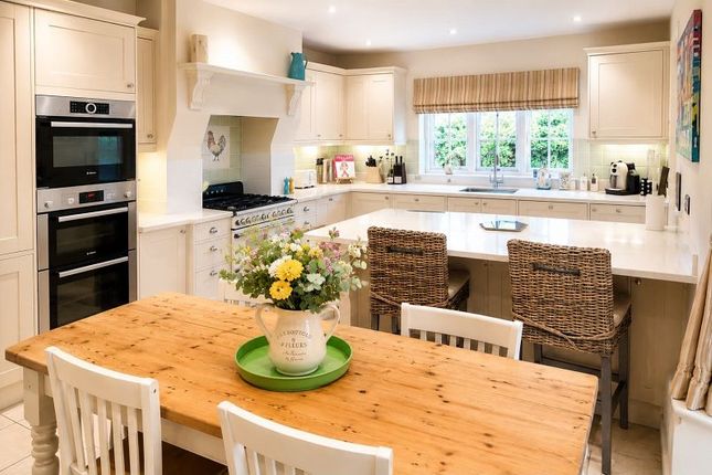Townshott Cottage, Townshott Close, Great Bookham photo 2