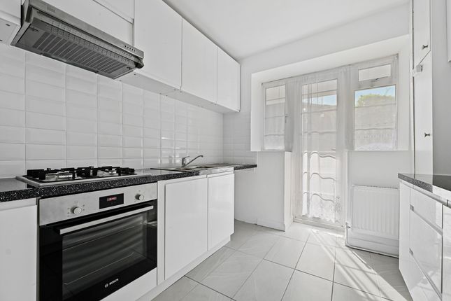 Flat for sale in Charter Way, London