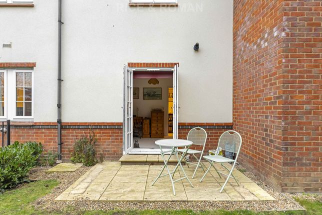 Flat 11 Cobham Grange, Between Streets, Cobham photo 2