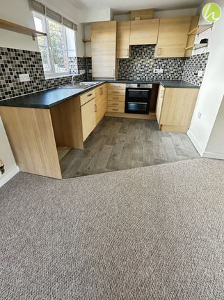 Flat 2, 43 Corringham Road, Stanford-Le-Hope photo 5