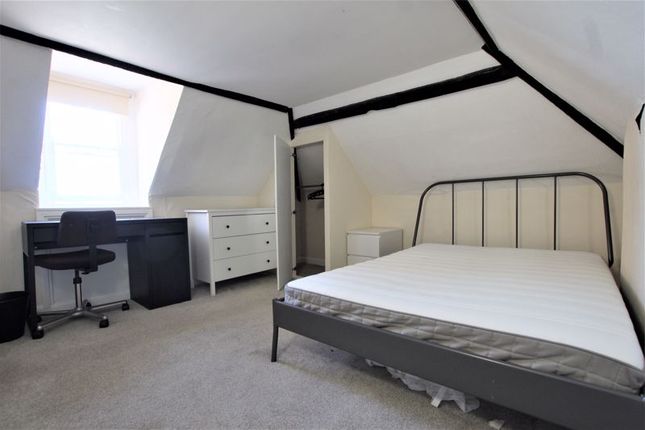 Room to rent in St. Marys Square, Gloucester