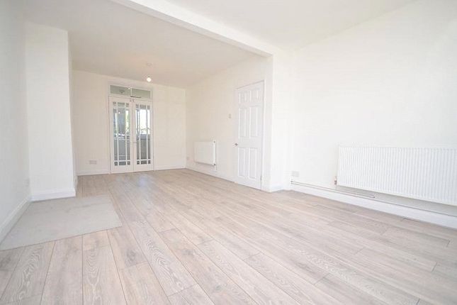 67, Derham Gardens, Essex photo 3