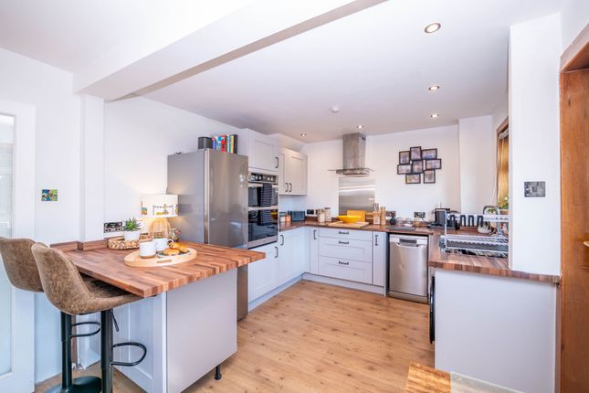 18 Thomson Court, Broxburn photo 2