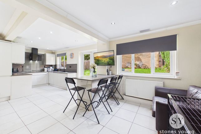 53 Regents View, Blackburn photo 3
