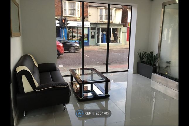 Flat, Bedford photo 5