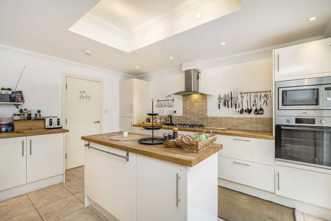 12, Barlow Road, London photo 3