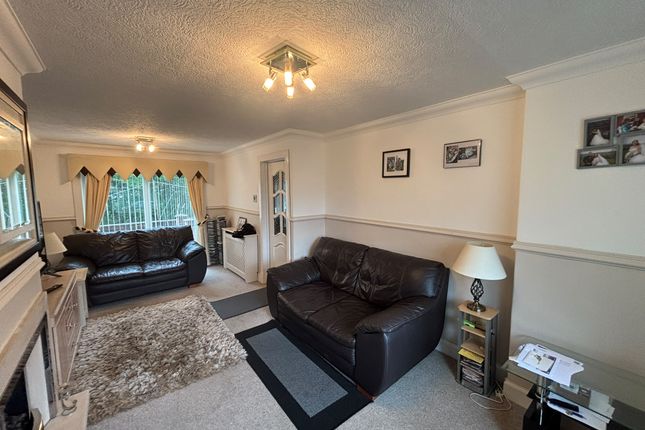 15 Avon Drive, Linwood, Paisley photo 3
