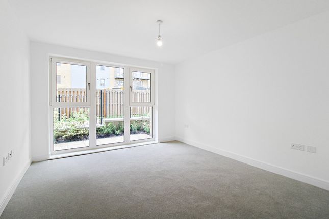 46 Heron Court,, Castle Hill Drive, Ebbsfleet Valley photo 4