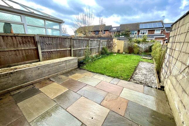 Terraced house to rent in Oak Close, Blackburn