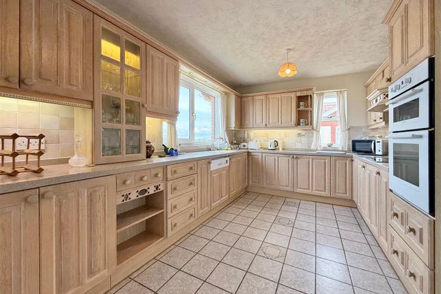 Chy Lowen, Heath Road, Brixham photo 3
