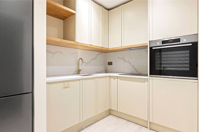 Flat 2A, 11-13, Bream's Buildings, London photo 3