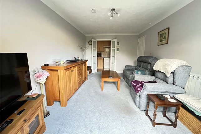 Flat 5, Woodlands Court,, Walderslade Centre, Chatham photo 3