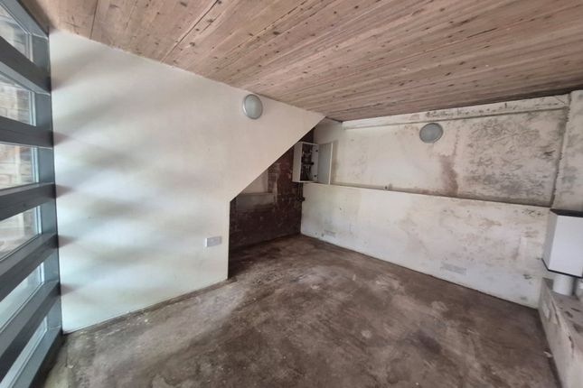 12, Union Street, West Yorkshire photo 3
