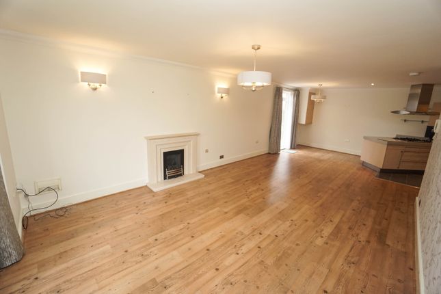 2, Cherry Gardens, Bolton photo 4