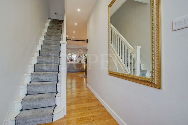 Franklyn Road, London photo 2