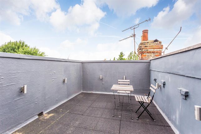 65c, Hampden Road, London photo 3