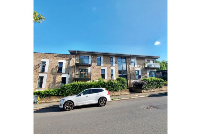 Thumbnail Flat for sale in 76 Brockley Park, London