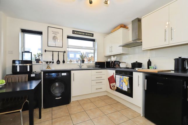 14, Egelwin Close, Staffordshire photo 4