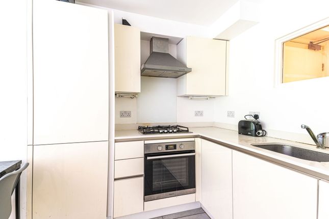 Lionswood, Caledonian Road, Caledonian Road photo 4