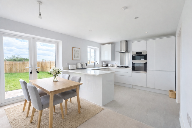 Plot 22, Morda photo 2