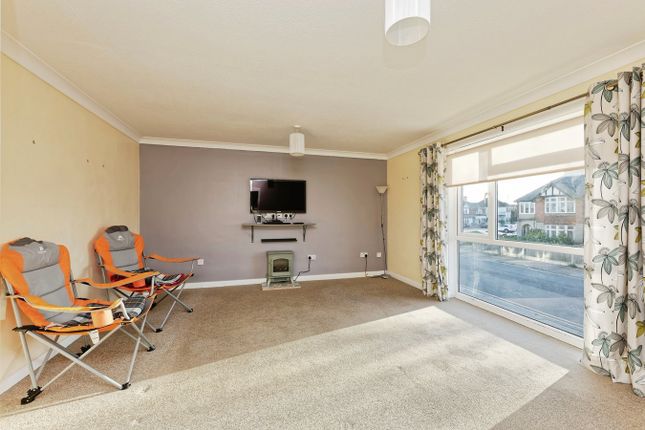 6 Royal Court, Pier Avenue, Whitstable photo 2