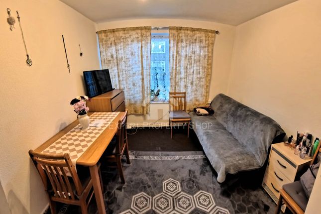 8, Lanchester Gardens, Worksop photo 3