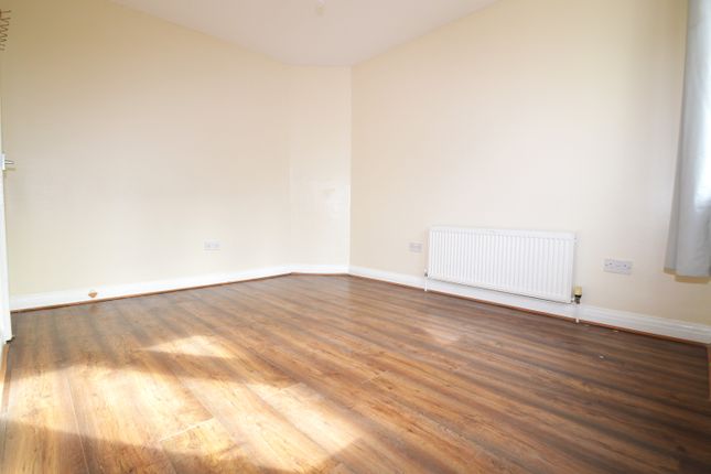 116, Benares Road, London photo 3
