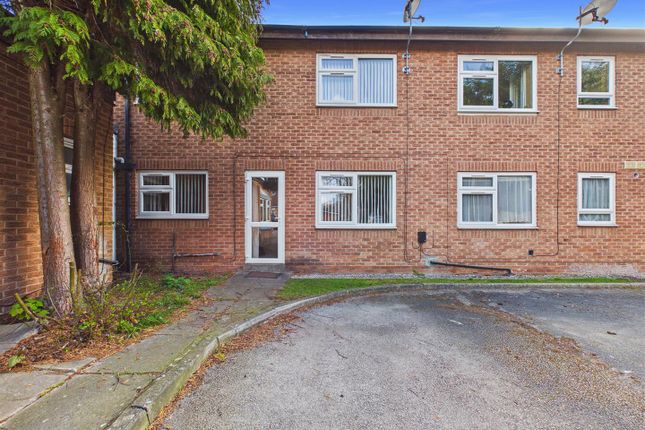 2-bed flat on 10, St. Lukes Court, Hull, £45,000