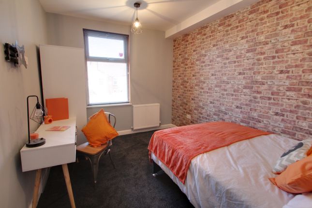 Thumbnail Shared accommodation to rent in Paget Road, Leicester