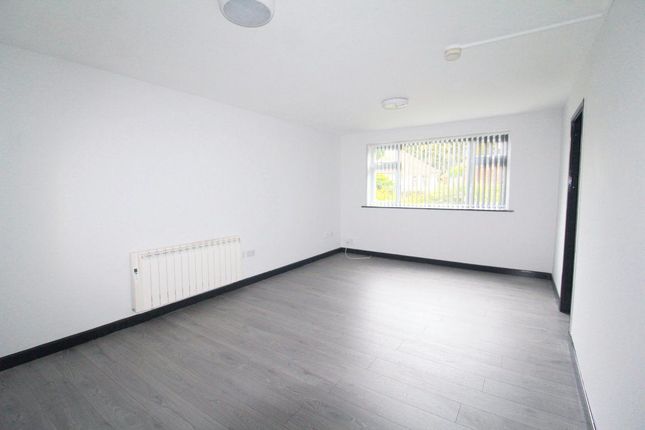 Thumbnail Flat to rent in Westmaner Court, Hall Drive, Chilwell, Nottingham