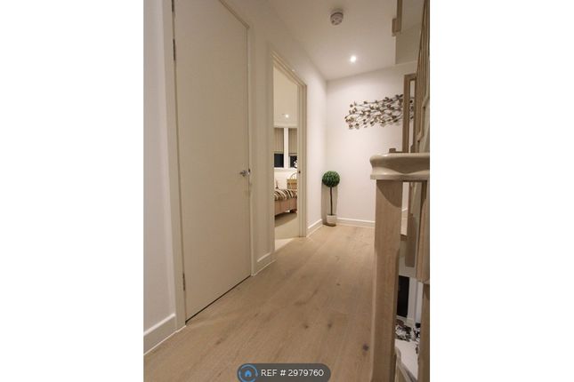 Ottley Drive, London photo 4