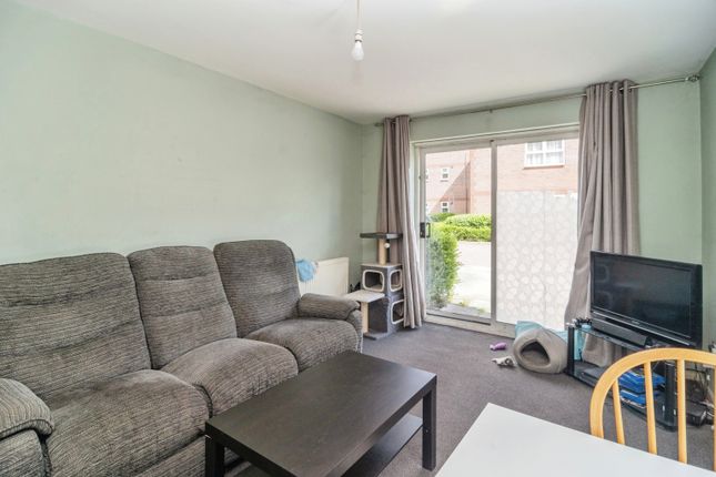 Flat for sale in Dudley Close, Chafford Hundred, Grays, Essex