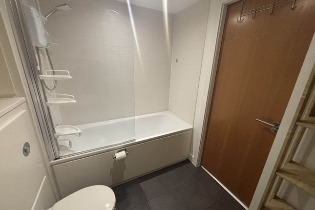 Tower 2, Lakeside Rise, Manchester photo 5