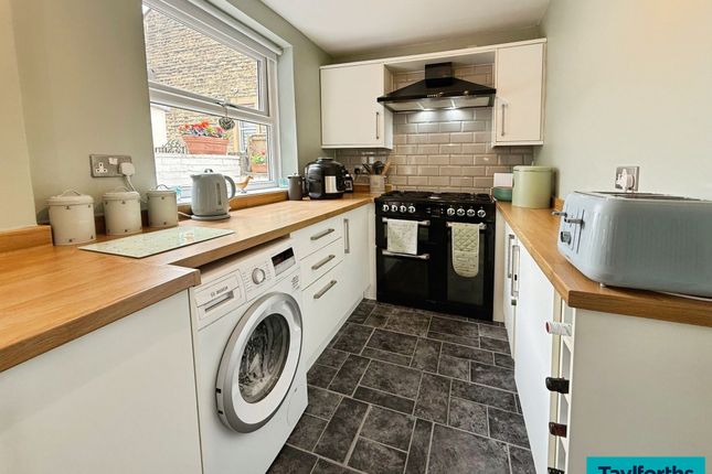 24 Park Avenue, Barnoldswick photo 3