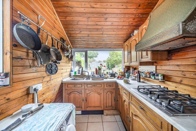 25, Pinner View, Harrow photo 2