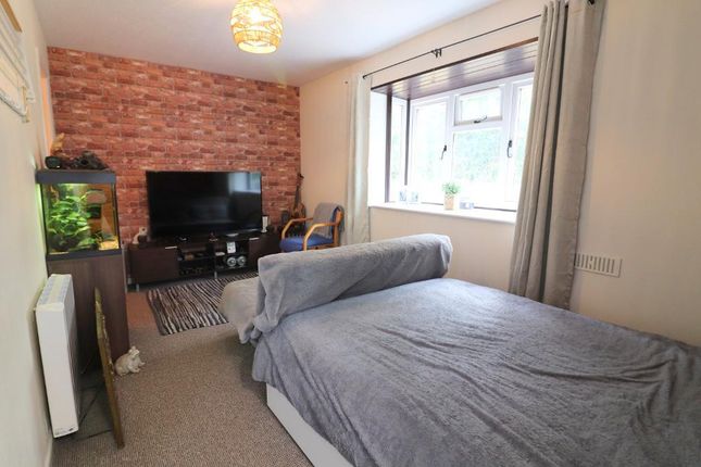 69, Celandine Drive, Luton photo 4