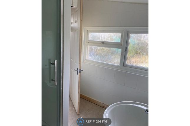 Lake Way, Jaywick, Clacton-On-Sea photo 3
