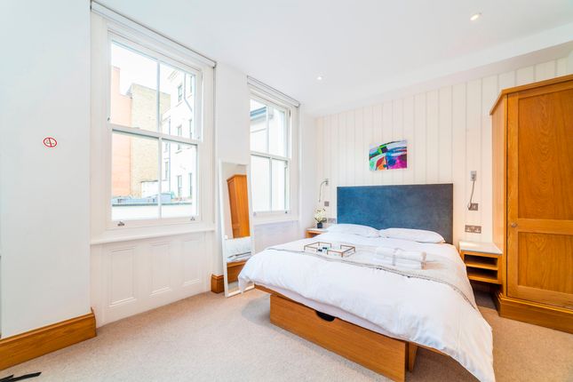 Studio flat on Flat 4, London, £1,895/mo
