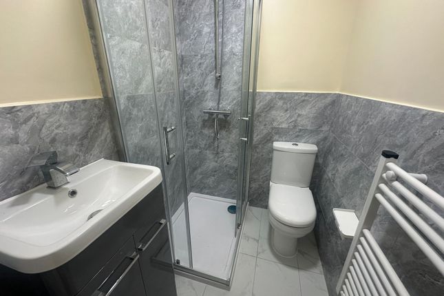 11 Saxon Road, Southall photo 3