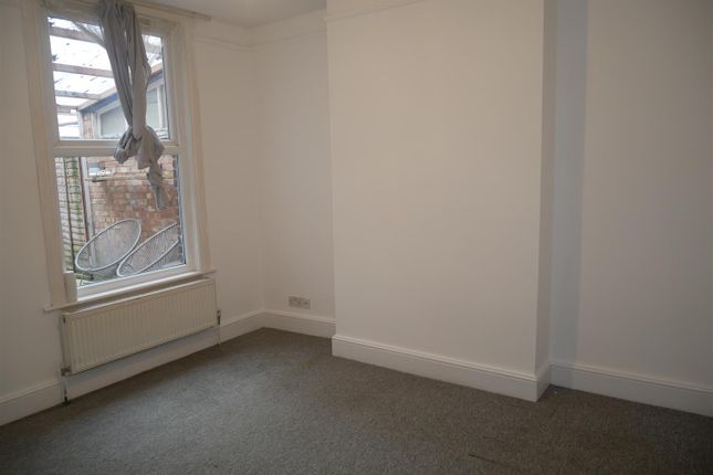 3, Ravenshurst Avenue, Hendon photo 4