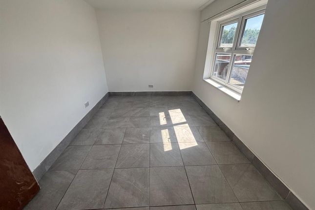 Flat 33, Aaron Manby Court, High Street, Tipton photo 4