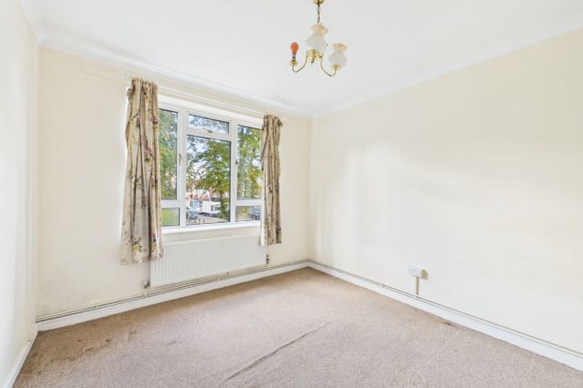 7, Shirley Court, London photo 2