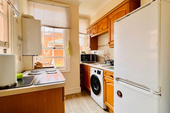 Flat to rent in The Mount, Taunton