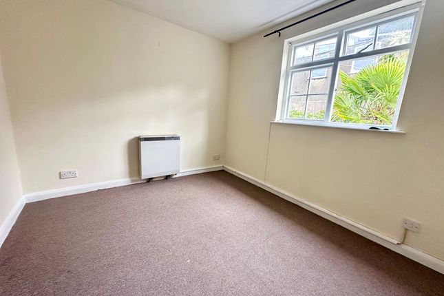 21 Almshouse Hill, Helston photo 5