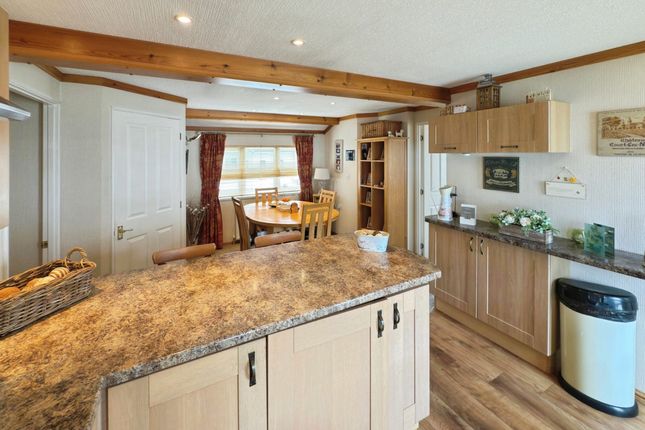 3 Waterfront, Hayes Country Park, Wickford photo 4